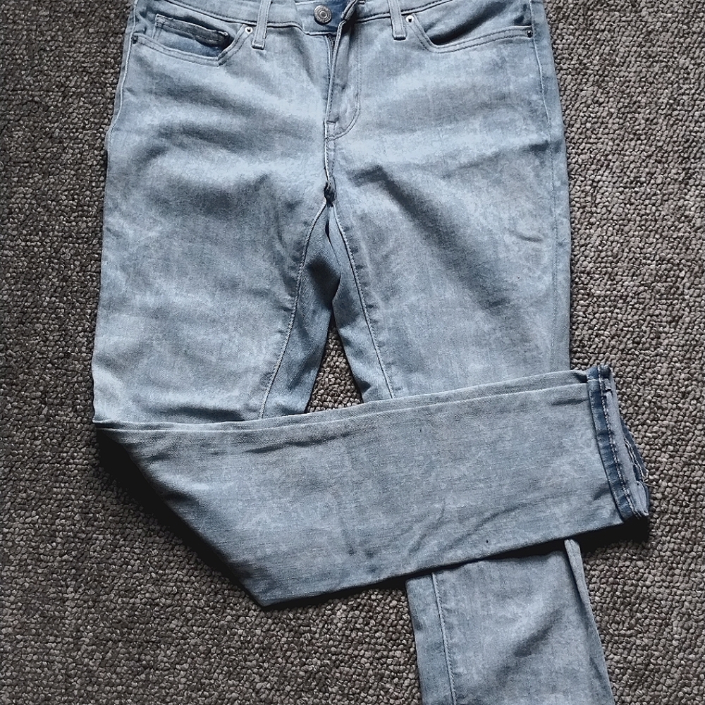 Levi's 711 Skinny, Size 27 (7) blue w/white speckles all over